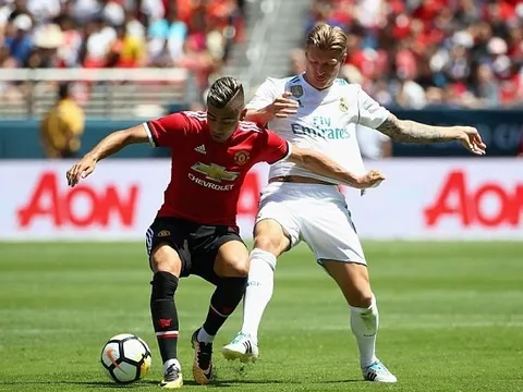 Valencia tính chuyện "hút máu" Man Utd