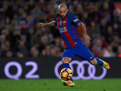 5 ngôi sao khó trụ lại Barca hè này