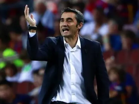 HLV Valverde choáng trước hành động của Sergi Roberto