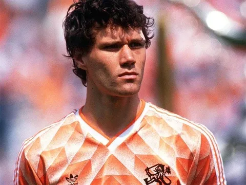 Van Basten với những siêu phẩm khó quên