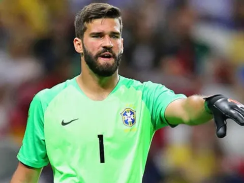 Vẫn có khả năng vụ Alisson tới Liverpool đổ vỡ