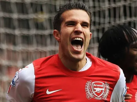Van Persie, Cole và những ngôi sao bị HLV Wenger bán cho đối thủ