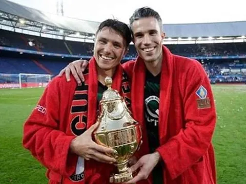 Van Persie ghi bàn ảo diệu giúp Feyenoord vô địch Hà Lan