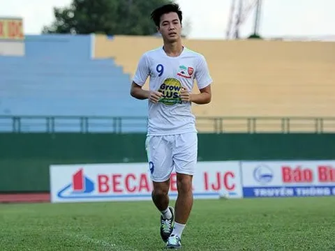 Văn Toàn: “Tôi chỉ muốn anh em vào sân thi đấu tiếp thay vì rã đám”