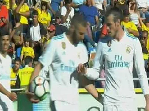 Vắng Ronaldo, Benzema “dằn mặt” Bale trên chấm penalty