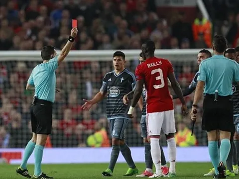 Vào chung kết, Man Utd mất thêm Eric Bailly