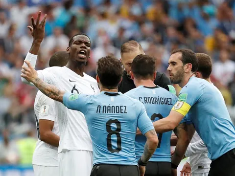 VAR ở đâu? Cận cảnh Paul Pogba đánh nguội, xứng đáng nhận thẻ đỏ