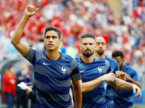 Varane đấu Suarez: Siêu kinh điển ở Nizhny Novogrod