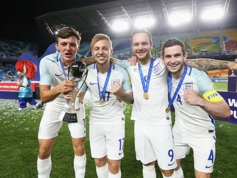 Tuyển Anh bị FIFA phạt vì sử dụng "nước cấm"