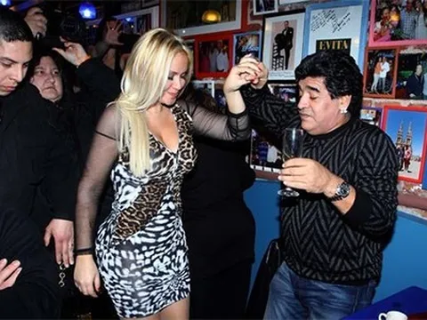 Bí mật phòng the của Maradona bị bồ cũ công khai