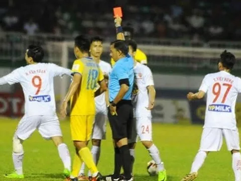 Cấp trên VFF yêu cầu chấn chỉnh Ban trọng tài