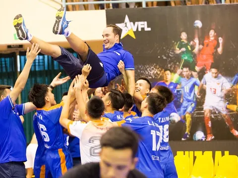 Hanoi Buffaloes vô địch VFL đầy kịch tính