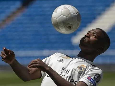Real Madrid giới thiệu 'truyền nhân 18 tuổi của Ronaldo'