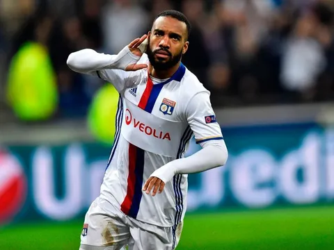 Vì FIFA, Lacazette không thể đến Atletico Madrid?