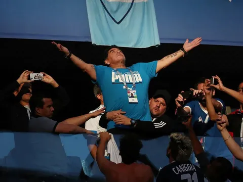 Vì Messi, Maradona đừng đến xem Argentina thi đấu nữa