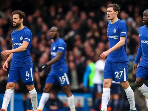 Vì sao Chelsea thất bại trong việc bảo vệ ngôi vương?