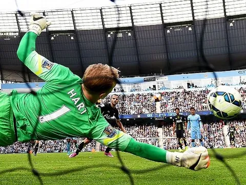 Vì sao gọi Joe Hart là "thánh làm nền"?