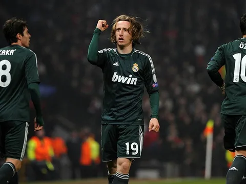 Vì sao Man Utd lỡ cơ hội chiêu mộ một tiền vệ hoàn hảo?