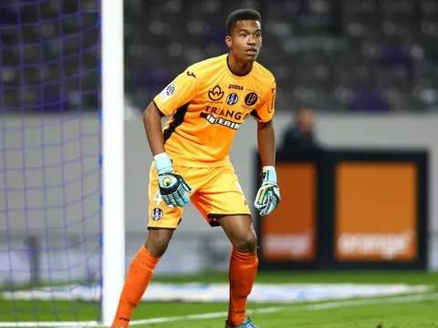 Vì Wenger, Arsenal gặp khó vụ Alban Lafont