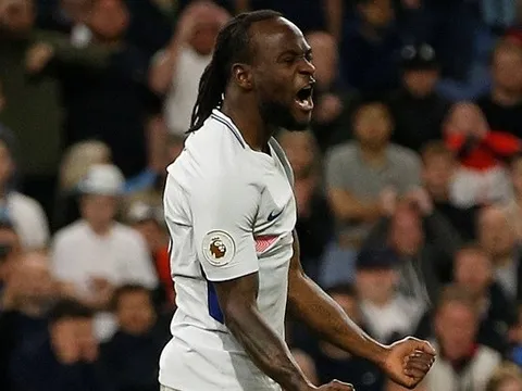 Victor Moses rực sáng, Chelsea giành trọn 3 điểm trên "tử địa" Turf Moor