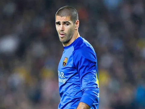 Victor Valdes và những sai lầm ngớ ngẩn trên sân
