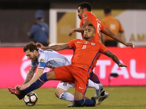Vidal: ‘Messi được đối xử theo luật riêng’