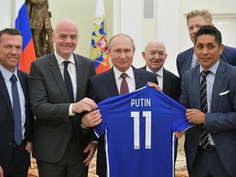 Tổng thống Nga Vladimir Putin gặp các huyền thoại bóng đá