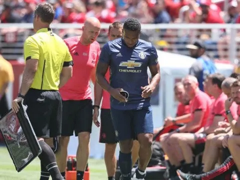 Valencia chấn thương, ai sẽ trấn giữ cánh phải của Man Utd trong trận mở màn?