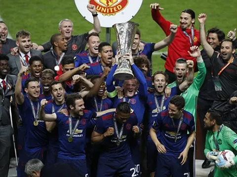 Vô địch Europa League, Man Utd đi vào lịch sử