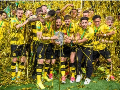 Vô địch giải trẻ, U19 Dortmund lên tinh thần cho đàn anh