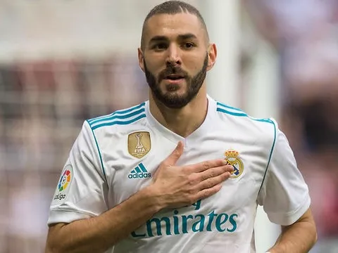 Với cú đúp vào lưới Bayern, Benzema trở nên quá lạ trong mắt NHM