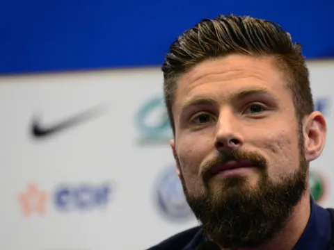 Với tuyển Pháp, Giroud là một cầu thủ rất khác