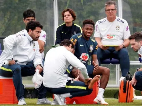 Vụ Fred chấn thương: Bác sĩ Brazil "lật mặt" Tite
