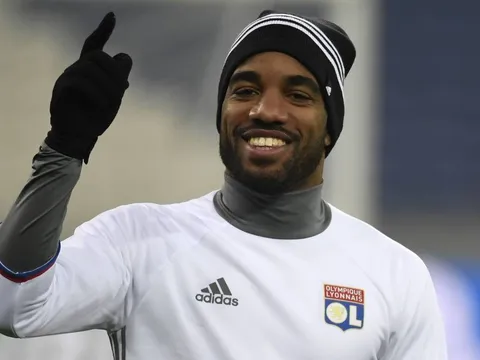 Vụ Lacazette, Arsenal gặp 3 "đối thủ cứng"