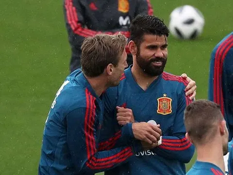 Vừa lên tuyển Monreal đã đến 'làm thân" với Diego Costa