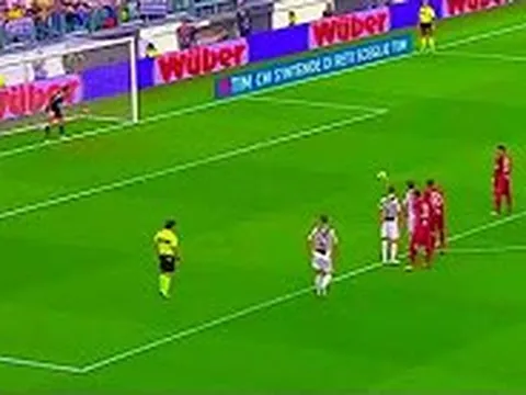 Vừa trở lại Serie A, Buffon đã trổ tài bắt pen