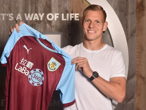 Sau Joe Hart, Burnley CHÍNH THỨC đón tân binh thứ 3 giàu kinh nghiệm