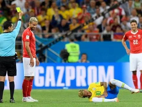 Neymar khoe ảnh sưng to sau màn triệt hạ của Thụy Sỹ