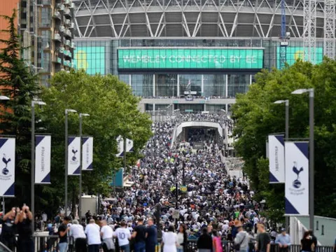 Wembey 'kẹt xe' trước giờ Derby London