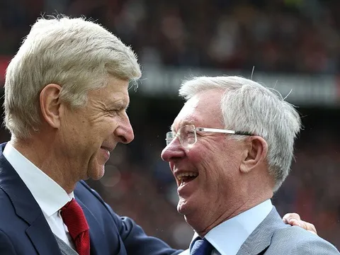 HLV Wenger chỉ đòi hỏi món quà này từ Sir Alex