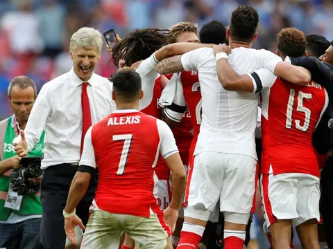 HLV Wenger ở lại: Phương án an toàn