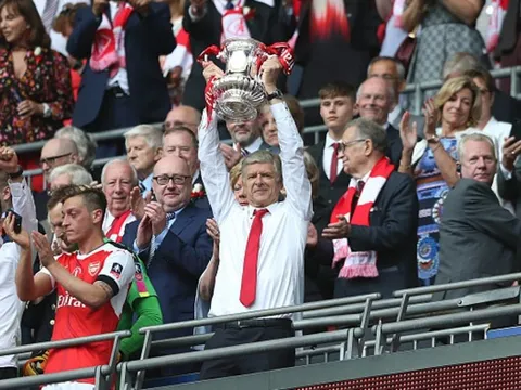 Thơ về FA cup: 'Wenger chưa OUT'