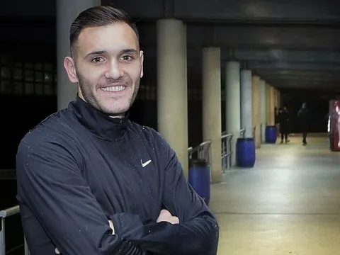 Wenger "bật đèn xanh", Lucas Perez được giải thoát
