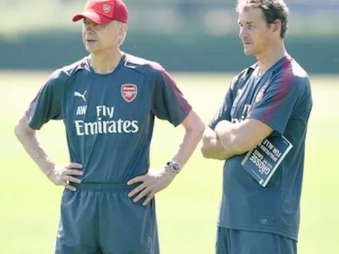 Wenger bổ sung Jens Lehmann, cầu thủ Arsenal miệt mài phòng gym