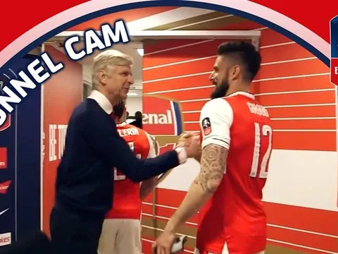 Wenger đã ăn mừng thế nào trong đường hầm tại Wembley