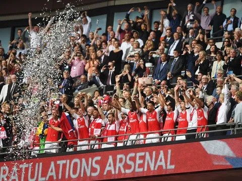 Wenger đi vào lịch sử FA Cup, xếp chung mâm Guardiola và Mourinho