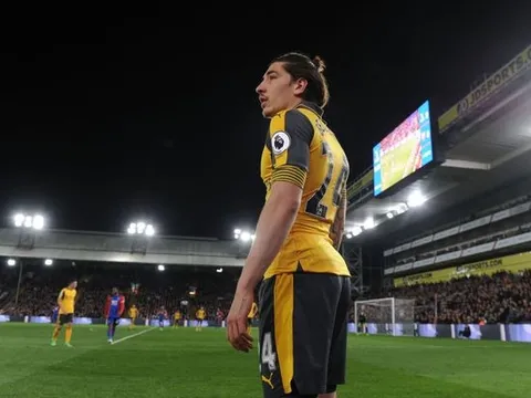 Wenger: 'Hãy công bằng hơn với Bellerin'