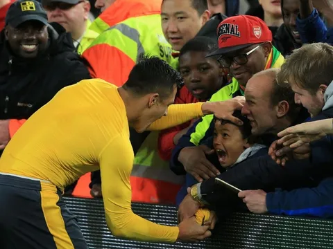 Wenger nói gì về việc dùng sơ đồ 20 năm trước?