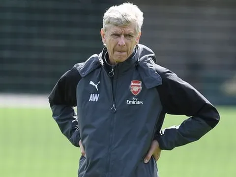 Wenger "ớn lạnh" khi đối thủ mua sắm quá tốt