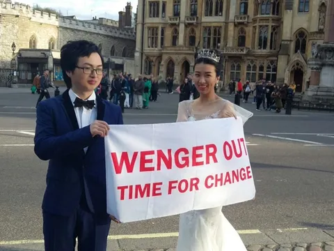 Cuộc chiến chống HLV Wenger của cổ động viên lan ra toàn cầu